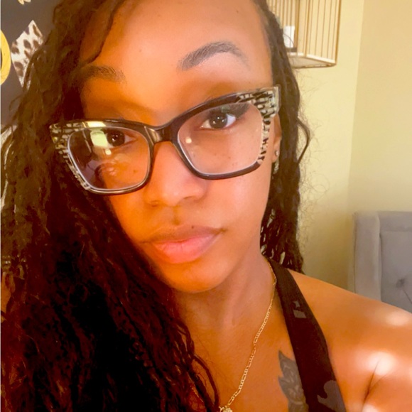 Meet your Posher, Angie - Picture 1 of 1